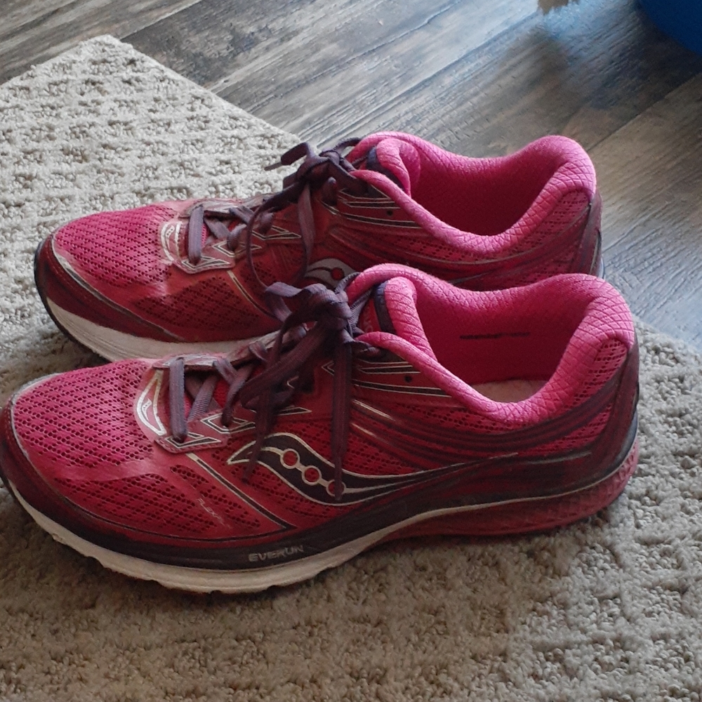 Hot Pink Saucony Ride 9